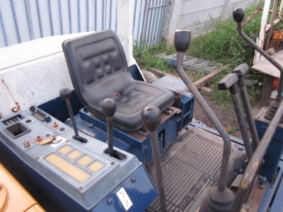 ขาย- รถขุด แบคโฮ มือสองเก่าญี่ปุ่น สภาพสวยพร้อมใช้งาน KOMATSU PC30-5 แทรคยาง