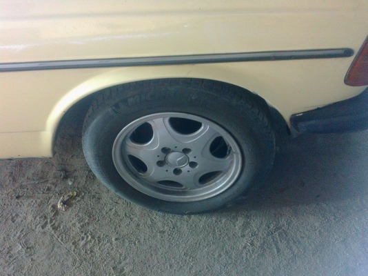 ขายรถBENZ123 ราคาถูกๆ วิ่งทางไกลได้เลย