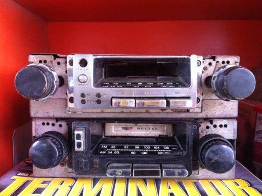 ขายวิทยุติดรถโบราณ 2ตัว1900