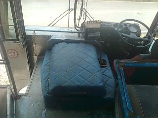 ขายรถบัสพัดลม HINO คัสซี BX320-40693 เครื่อง HINO EM700-40900 150 แรงม้า ยาว 10.50 เมตร 45 ที่นั่ง ราคา 200000