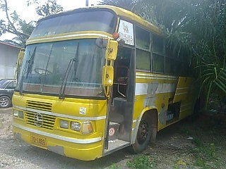 ขายรถบัสพัดลม HINO คัสซี BX320-40693 เครื่อง HINO EM700-40900 150 แรงม้า ยาว 10.50 เมตร 45 ที่นั่ง ราคา 200000