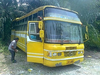 ขายรถบัสพัดลม HINO คัสซี BX320-40693 เครื่อง HINO EM700-40900 150 แรงม้า ยาว 10.50 เมตร 45 ที่นั่ง ราคา 200000