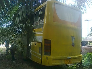 ขายรถบัสพัดลม HINO คัสซี BX320-40693 เครื่อง HINO EM700-40900 150 แรงม้า ยาว 10.50 เมตร 45 ที่นั่ง ราคา 200000