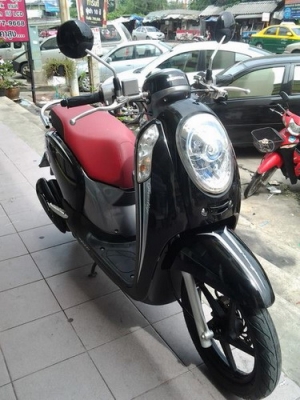 New Scoopy-i ลายคลาสสิค รถ 8 เดือนสวยๆ ตจวส่งได้นะครับ