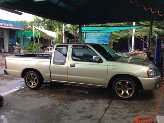 ขายรถ NISSAN FRONTIER สีบรอนซ์ทอง เครืองยนต์ 2.7 TL ปี05ทะเบียนเต็มพร้อมโอน โทร 0831799040 โส