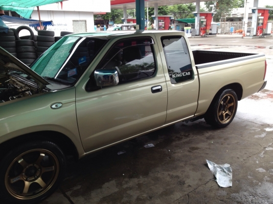 ขายรถ NISSAN FRONTIER สีบรอนซ์ทอง เครืองยนต์ 2.7 TL ปี05ทะเบียนเต็มพร้อมโอน โทร 0831799040 โส