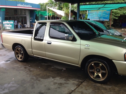 ขายรถ NISSAN FRONTIER สีบรอนซ์ทอง เครืองยนต์ 2.7 TL ปี05ทะเบียนเต็มพร้อมโอน โทร 0831799040 โส