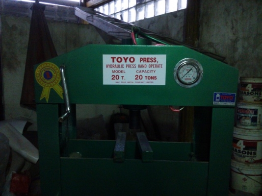 ขายเครื่องอัดไฮดรอลิกค์ สภาพ ไม่เคยใช้ 12000 บาท