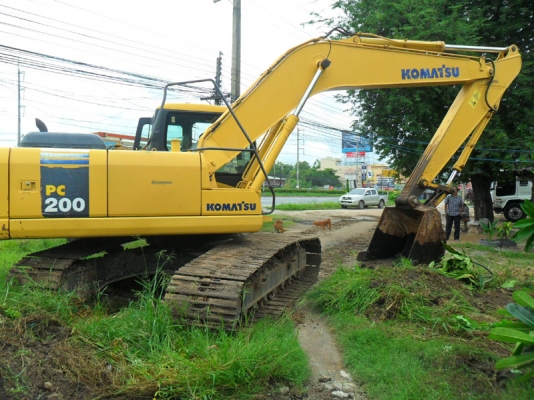 Komatsu PC200-7 12000 ชม. รถสวย สีเดิม ช่วงล่างเต็ม บูมอาร์มสวย ปี 2006