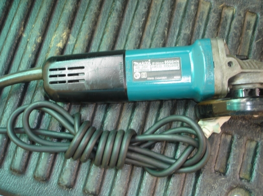 ขายเครื่องเจียร MAKITA รุ่น 9556NB ขนาด 4 นิ้ว 840w