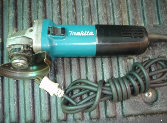 ขายเครื่องเจียร MAKITA รุ่น 9556NB ขนาด 4 นิ้ว 840w