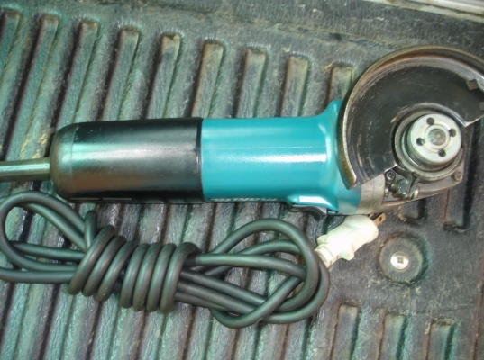 ขายเครื่องเจียร MAKITA รุ่น 9556NB ขนาด 4 นิ้ว 840w