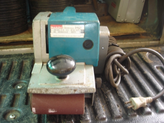ขายเครื่องขัดกระดาษทรายแบบสายพาน makita รุ่น 9401 (940w.)