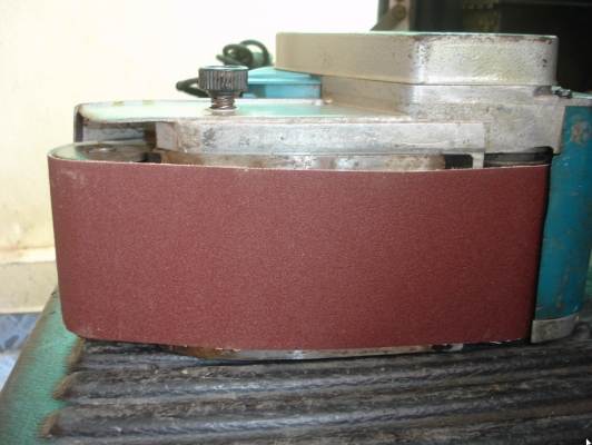 ขายเครื่องขัดกระดาษทรายแบบสายพาน makita รุ่น 9401 (940w.)