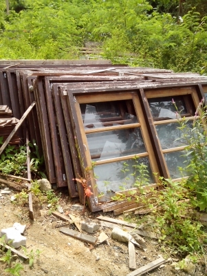 บานหน้าต่างพร้อมวงกบไม้สัก