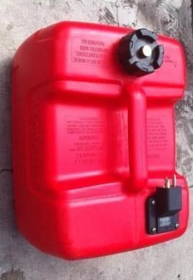 ขายถังน้ำมันเรือ 5 ลิตร พร้อมสายลูกบีบ (ขายปลีก-ส่ง)