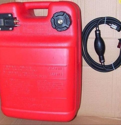 ขายถังน้ำมันเรือ 5 ลิตร พร้อมสายลูกบีบ (ขายปลีก-ส่ง)