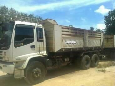 ISUZU DECA FXZ 320 HP MAXLOAD EURO2 ปี 50 รถพ่วงแม่+ลูก กระบะดั๊มพ์เหล็ก 12 ตันของสามมิตรลอนเฉียงสวยทั้งแม่ทั้งลูก ลูก 3 เพลาดั๊มพ์ความยาว 6.80 เมตร เครื่องแน่นแรงดี ภายในเก๋งสวยครบพร้อม แอร์ เพาเวอร์ กระจกไฟฟ้า ระบบเบรคทริ๊ปฟี้ ช่วงล่างยางสภาพดีโดยรวมแม่