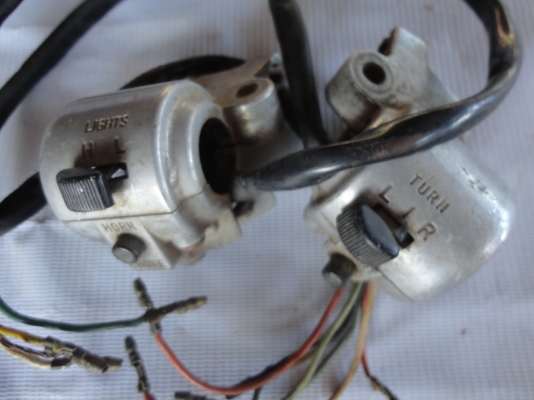 ขายสวิทซ์แฮนด์ A-100/K-125 จำนวน 1 คู่ ราคาถูก โทร.081-005-8785