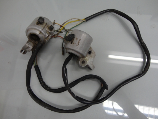 ขายสวิทซ์แฮนด์ A-100/K-125 จำนวน 1 คู่ ราคาถูก โทร.081-005-8785