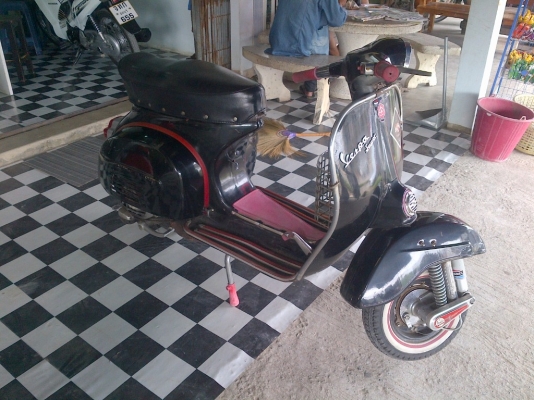 เวสป้า150ccไฟกลม สต๊าทติดง่าย เครื่องดีแน่นๆ ขับขี่ดี ใบซื้อขายพร้อม