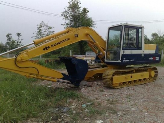 ให้เช่ารถแบ็คโฮ  ทุกขนาด JCB รถแทรคเตอร์ รถบด ราคากันเอง ติดต่อ 095-712-4391