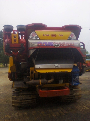 ขายรถเกี่ยวข้าว ศักดิ์พัฒนา KM5012HT
