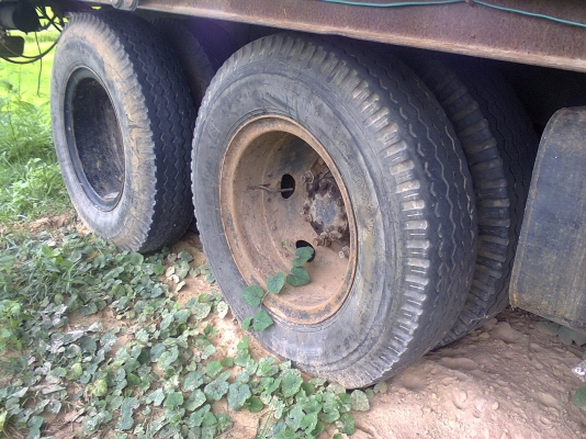 ขายสิบล้อหน้ายาวบรรทุกรถเกี่ยวข้าวเพลาเดียว เครื่อง 6BF1