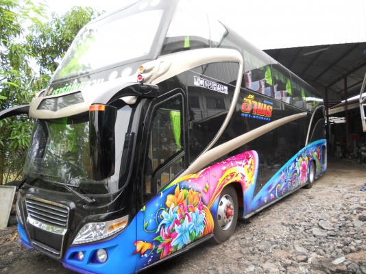 รถบัสแอร์ไฟฟ้าสภาพสวยมาก เครื่อง Mitsubishi 8PC9 285HP ตัวถัง Mitsubishi เบรคแห้งถุงลมเขาควาย ยาว 12 เมตร 45ที่นั่ง มีห้องด้านล่างครับ