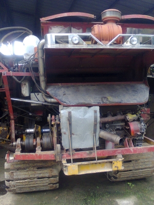 ขายรถเกี่ยวข้าวอุ้ม ท่าเสา เครื่อง225HP ตัวเดิน200