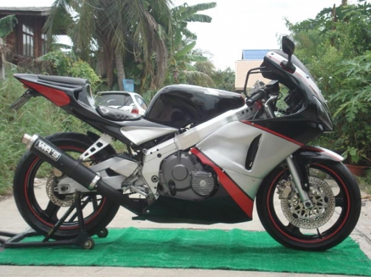 ขาย CBR400cc. เครื่องดีแรงม้ามาเต็มๆแฟริ่งแต่งสวยๆท่อสูตรทะเบียนแท้โอนทั่วไทยคับ
