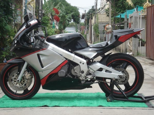 ขาย CBR400cc. เครื่องดีแรงม้ามาเต็มๆแฟริ่งแต่งสวยๆท่อสูตรทะเบียนแท้โอนทั่วไทยคับ