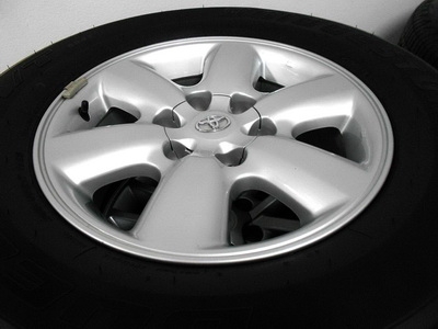 แม็กซ์และยาง 17นิ้ว ของ Fortuner หน้าหยักตัวก่อนใหม่ ยาง บริดสโตน 265-65-17 สภาพใหม่ทั้งชุดครับ แม็กซ์และยาง 17นิ้ว ของ Fortuner หน้าหยักตัวก่อนใหม่ ยาง บริดสโตน 265-65-17 สภาพใหม่ทั้งชุดครับ