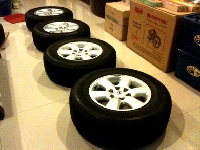 แม็กซ์และยาง 17นิ้ว ของ Fortuner หน้าหยักตัวก่อนใหม่ ยาง บริดสโตน 265-65-17 สภาพใหม่ทั้งชุดครับ