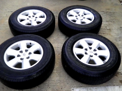 แม็กซ์และยาง 17นิ้ว ของ Fortuner หน้าหยักตัวก่อนใหม่ ยาง บริดสโตน 265-65-17 สภาพใหม่ทั้งชุดครับ แม็กซ์และยาง 17นิ้ว ของ Fortuner หน้าหยักตัวก่อนใหม่ ยาง บริดสโตน 265-65-17 สภาพใหม่ทั้งชุดครับ