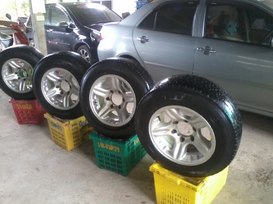 ขายแม็กซ์ISUZU 6รู ขอบ 15 พร้อมยาง 1ชุดค่ะ