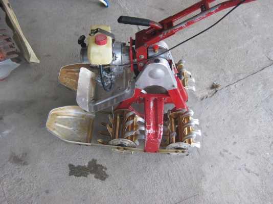 เครื่องพรวนหญ้าในร่องนาดำ