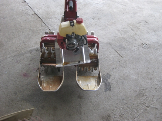 เครื่องพรวนหญ้าในร่องนาดำ