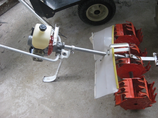 เครื่องพรวนหญ้าในร่องนาดำ