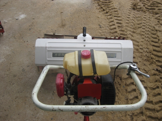 เครื่องพรวนหญ้าในร่องนาดำ