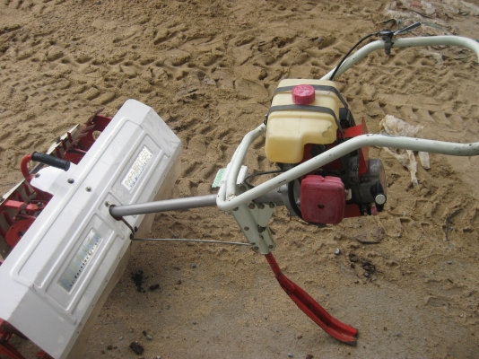 เครื่องพรวนหญ้าในร่องนาดำ