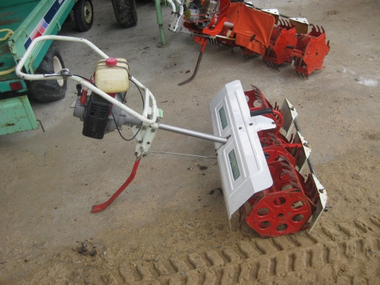 เครื่องพรวนหญ้าในร่องนาดำ