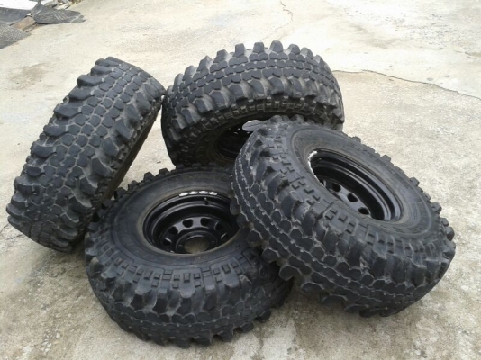 ขายตะขาบSIMEX 35x12.5R15พร้อมล้อลายROCK15x8-35 ขายตะขาบSIMEX 35x12.5R15พร้อมล้อลายROCK15x8-35