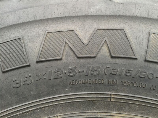 ขายตะขาบSIMEX 35x12.5R15พร้อมล้อลายROCK15x8-35 ขายตะขาบSIMEX 35x12.5R15พร้อมล้อลายROCK15x8-35