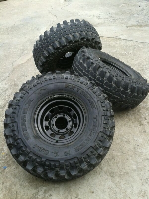 ขายตะขาบSIMEX 35x12.5R15พร้อมล้อลายROCK15x8-35 ขายตะขาบSIMEX 35x12.5R15พร้อมล้อลายROCK15x8-35