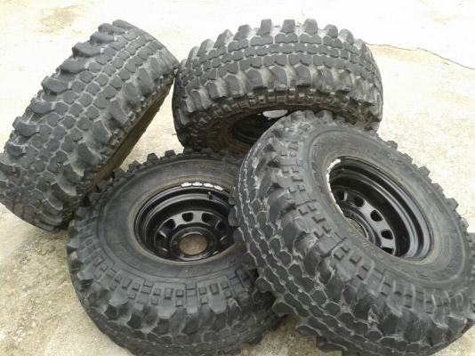 ขายตะขาบSIMEX 35x12.5R15พร้อมล้อลายROCK15x8-35 ขายตะขาบSIMEX 35x12.5R15พร้อมล้อลายROCK15x8-35