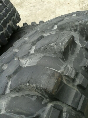 ขายตะขาบSIMEX 35x12.5R15พร้อมล้อลายROCK15x8-35 ขายตะขาบSIMEX 35x12.5R15พร้อมล้อลายROCK15x8-35