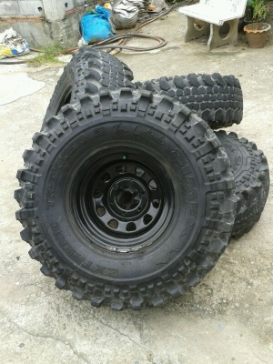 ขายตะขาบSIMEX 35x12.5R15พร้อมล้อลายROCK15x8-35 ขายตะขาบSIMEX 35x12.5R15พร้อมล้อลายROCK15x8-35