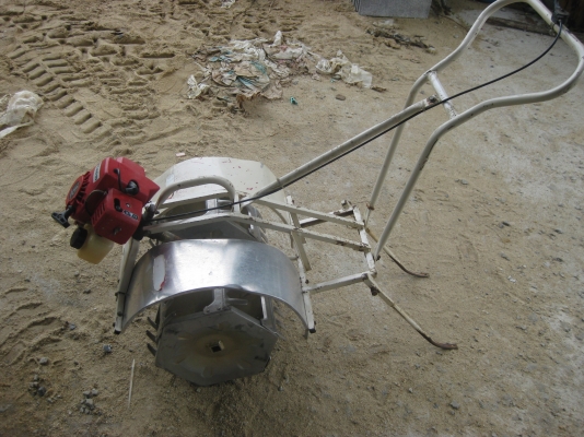 เครื่องพรวนหญ้าในร่องนาดำ