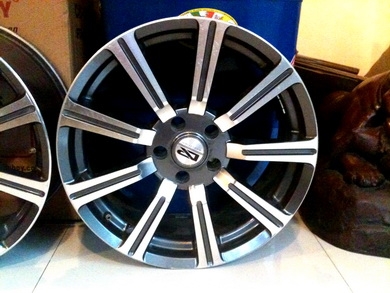 แม็กซ์18นิ้ว Evolution สเปค 5รู114.3 สภาพสวยทุกวงไม่มีเบียดครับ